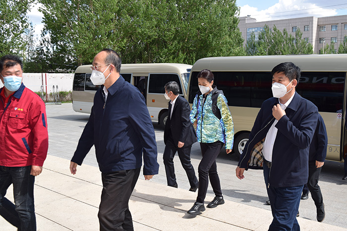 吉林省委常委、常務(wù)副省長吳靖平蒞臨鵬鴻生產(chǎn)基地督導調(diào)研